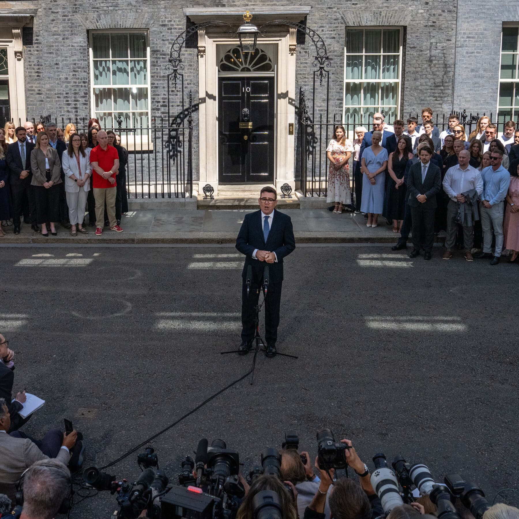 UK’s New Prime Minister Burnham Orders Cut in Taxes on Electricity