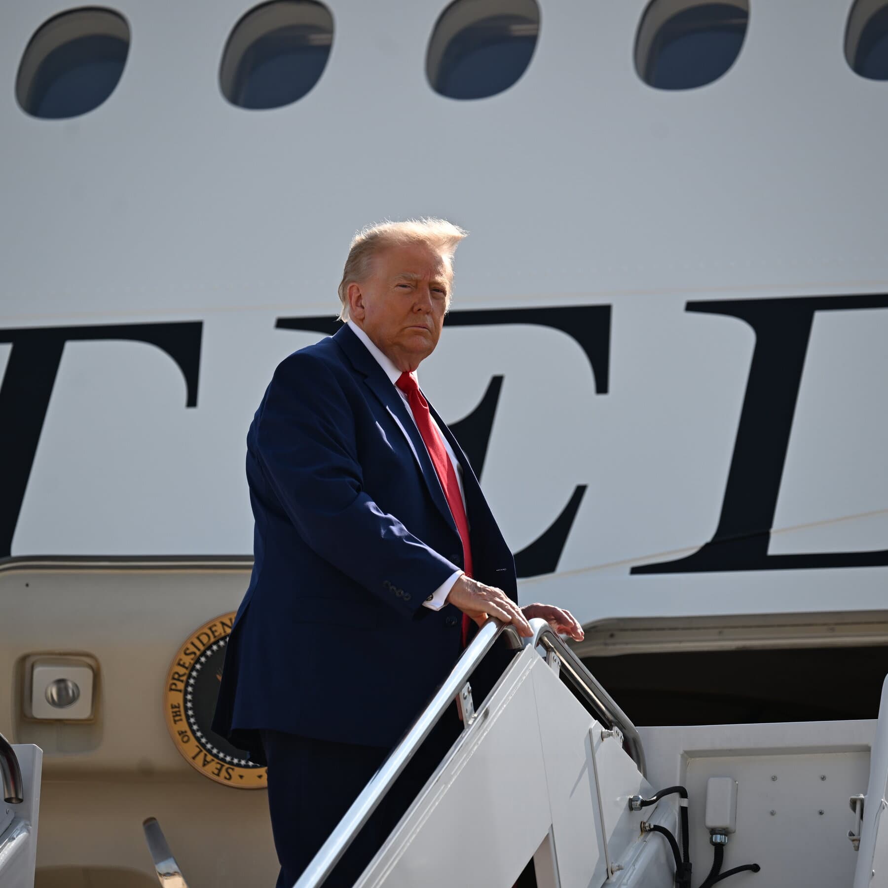 Iran War Live Updates: Trump Threatens Retaliation Against Civilian Targets if Iran Strikes in Strait