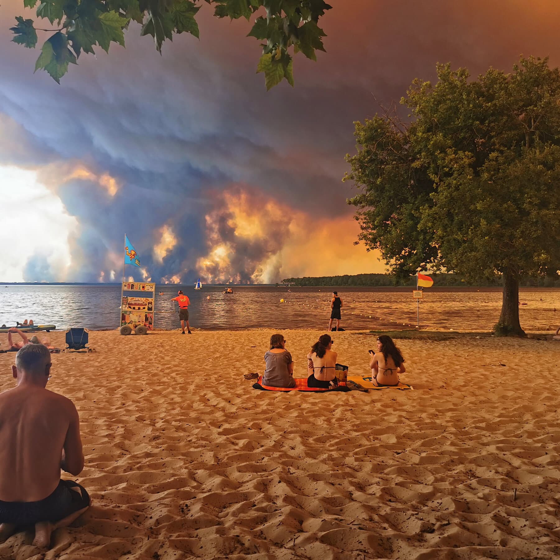 Wildfires in France and Spain Drive Tens of Thousands From Their Homes