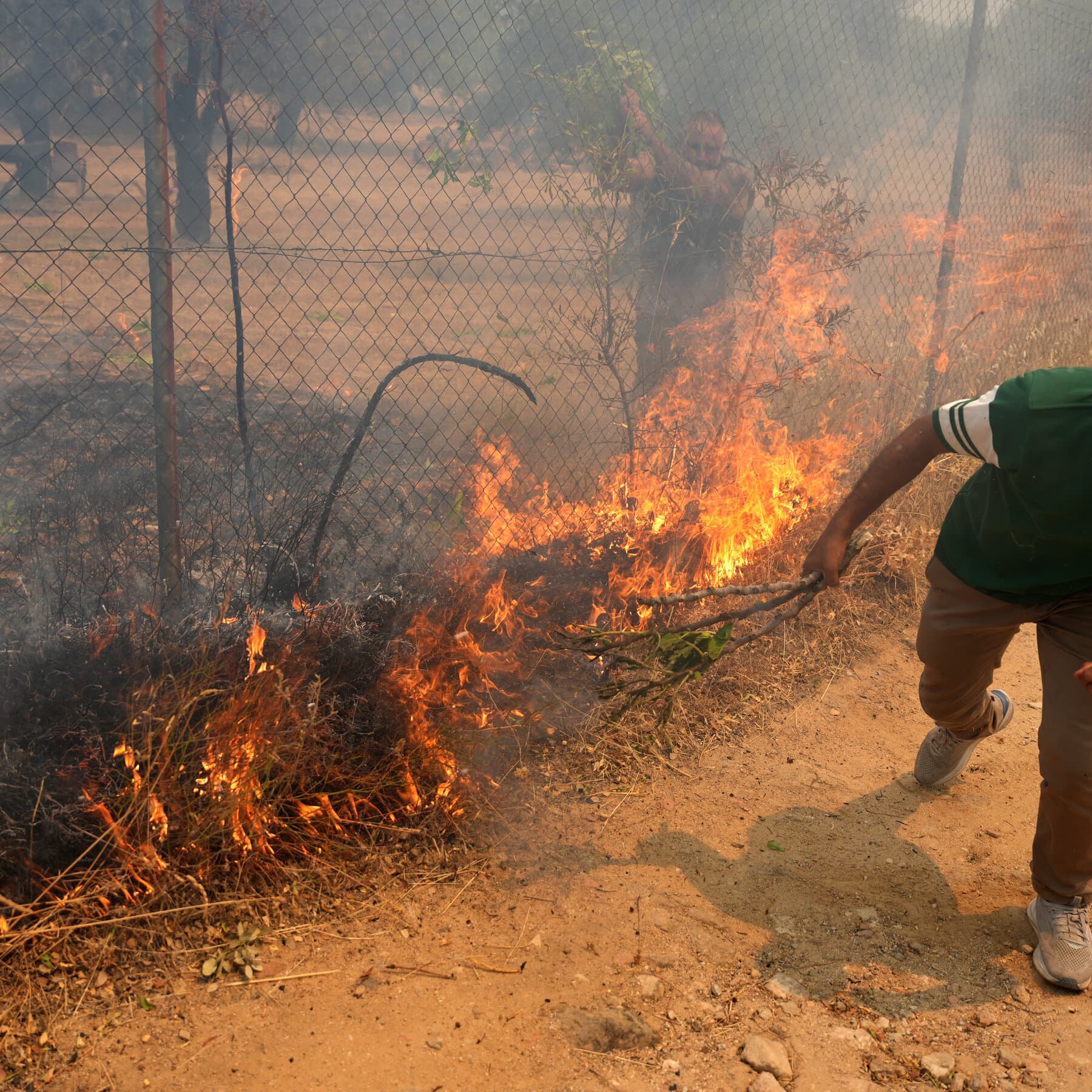 Live Updates: Extreme Heat and Strong Winds Fuel New Wildfires in France and Spain