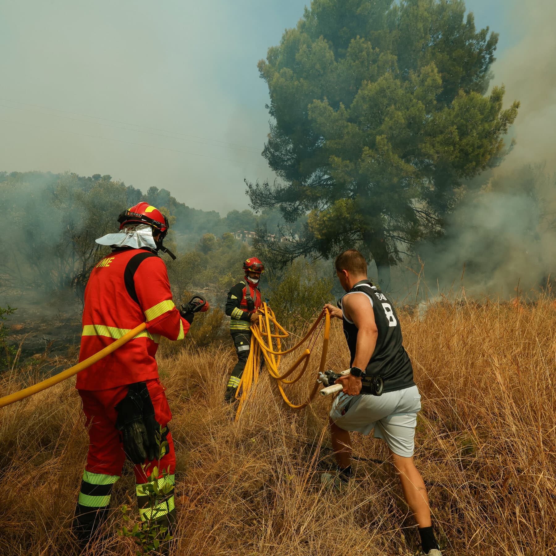 Live Updates: Extreme Heat and Strong Winds Fuel New Wildfires in France and Spain