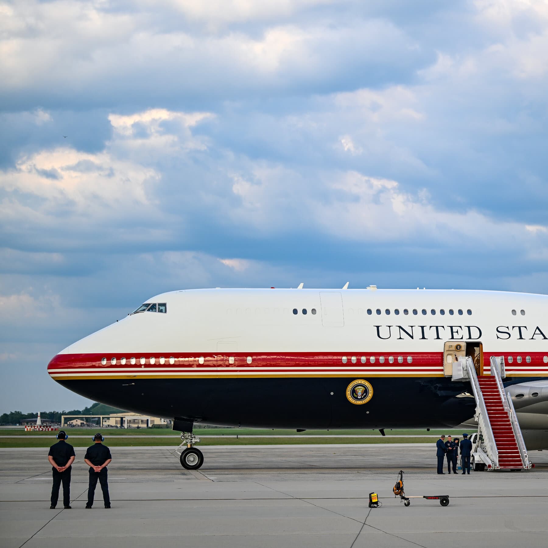 Boeing Reports Loss on $280 Million Hit to Troubled Air Force One Program