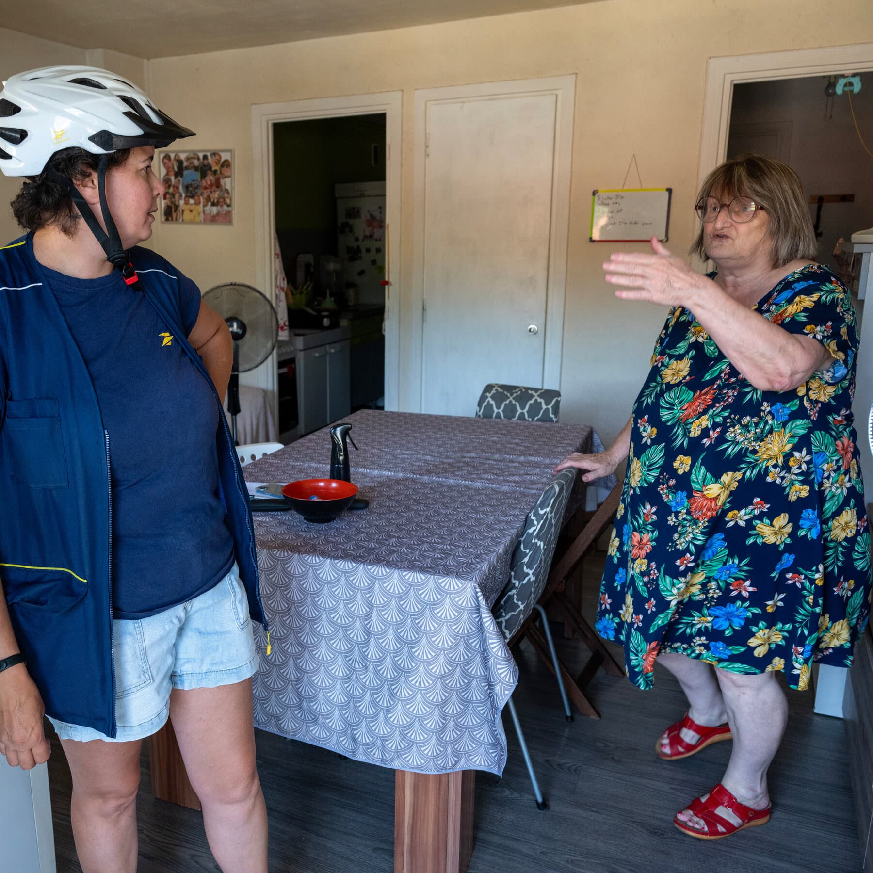 As France’s Elders Swelter in the Heat, Postal Workers Come to the Rescue