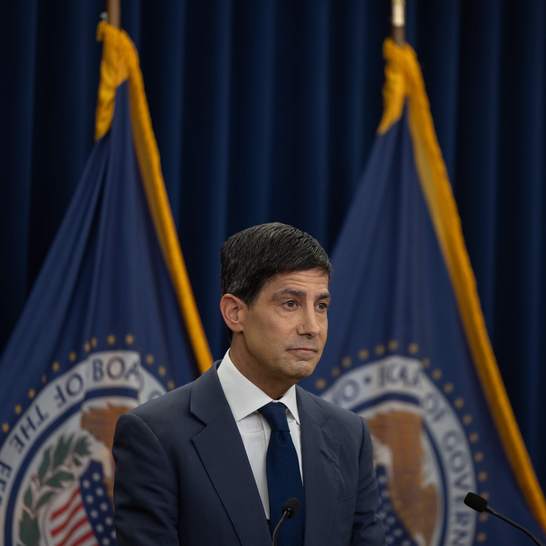 Warsh Considers Reducing Frequency of Fed Policy Meetings
