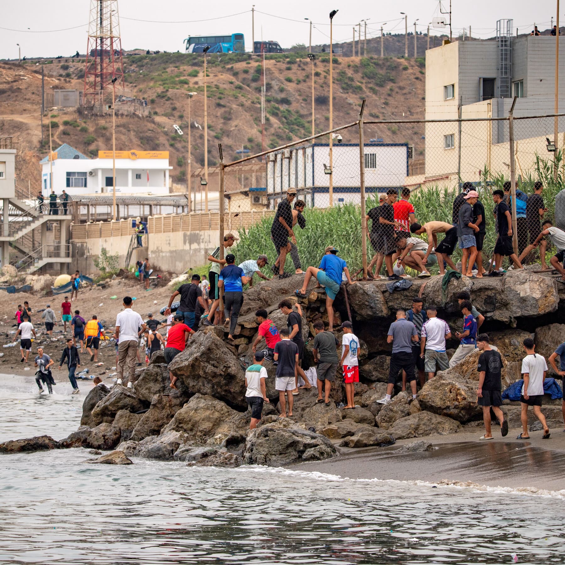 Live Updates: Tens of Thousands Crossed Into Spanish Territory, Officials Say