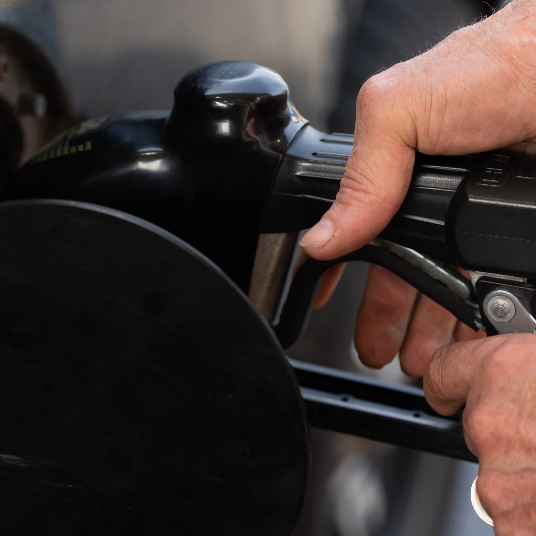 Oil Prices Climb and Stocks Dip on Stalemate in Iran War