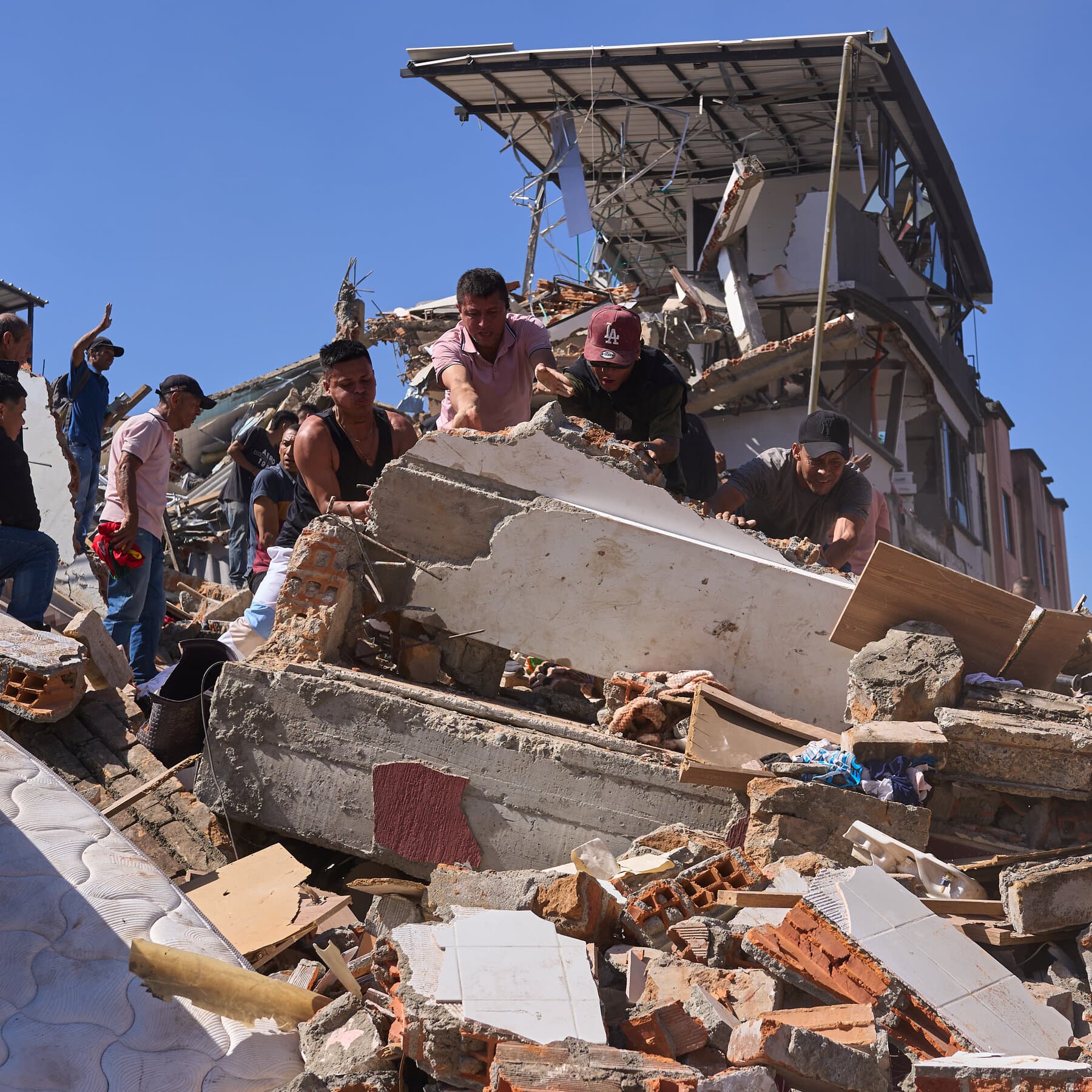 Live Updates: Powerful 7.4 Earthquake Strikes Colombia, Killing Dozens