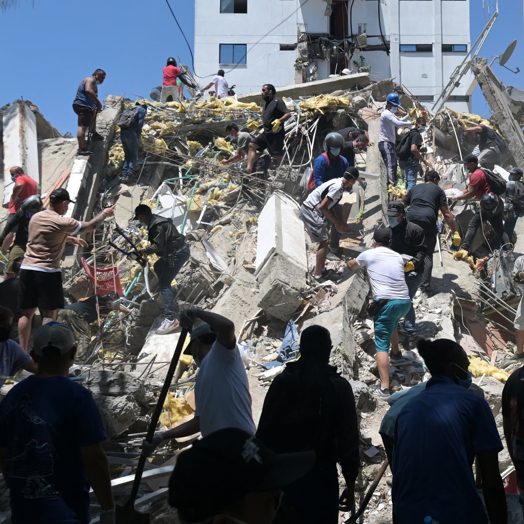 Live Updates: Powerful 7.4 Earthquake Strikes Colombia, Killing More Than 100