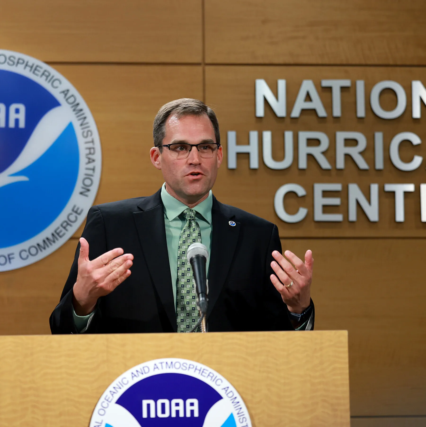 The National Hurricane Center’s Boss Keeps an Eye on the Storms