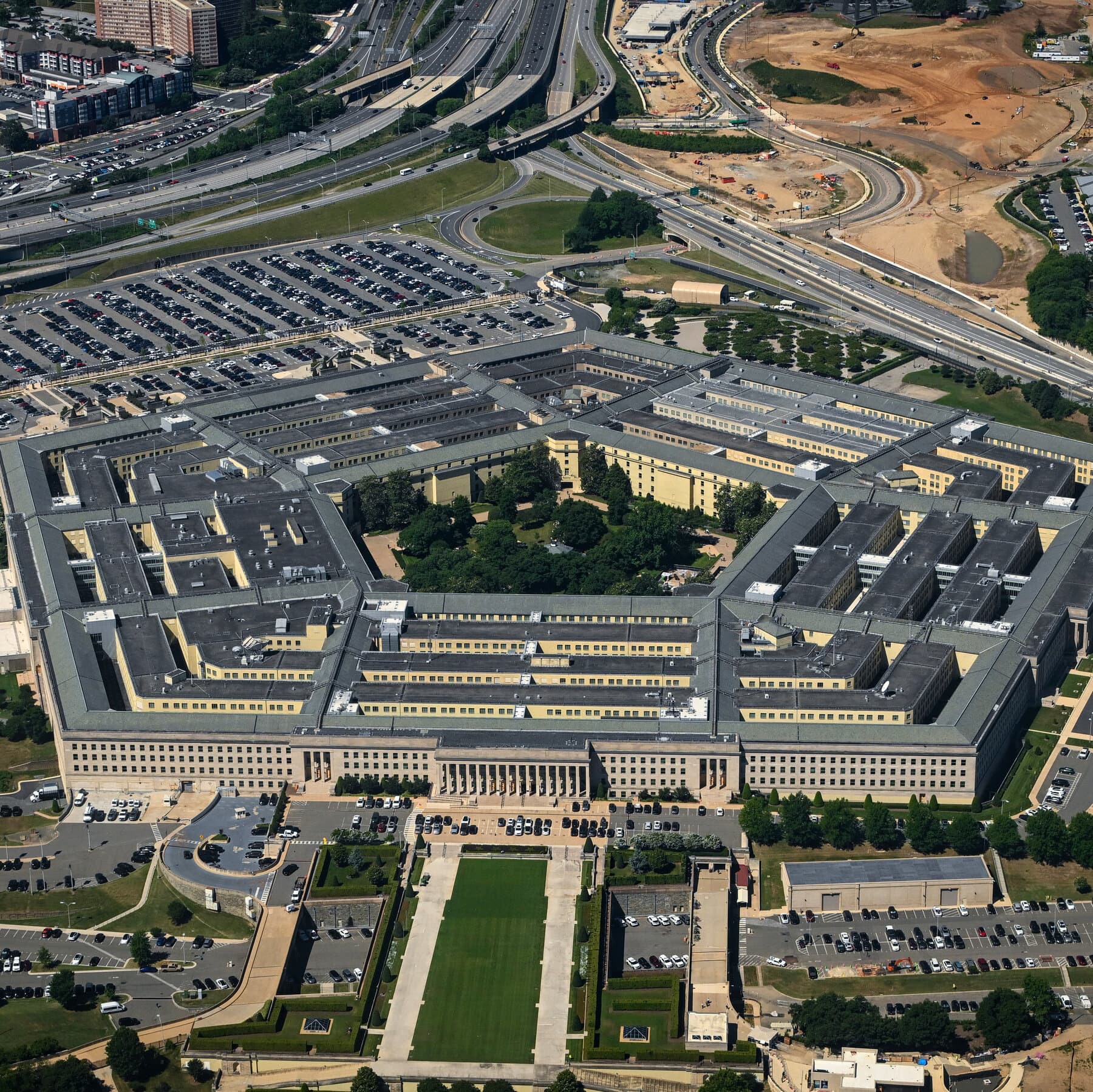 Pentagon Agreement With N.I.H. on Biodefense Draws Alarm From Democrats