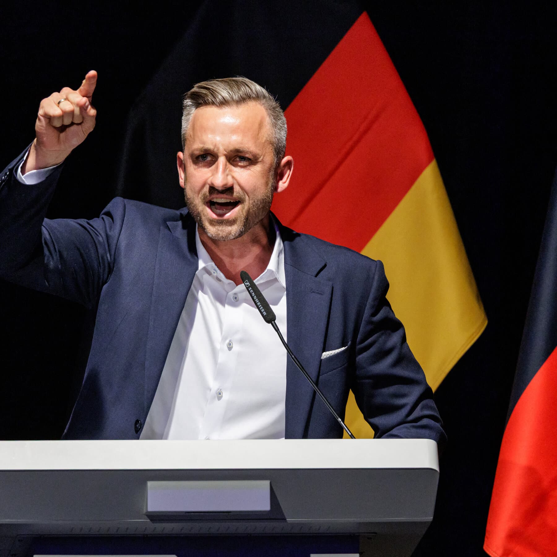 Germany’s Far Right, Edging Close to Power, Remains Close to Extremists
