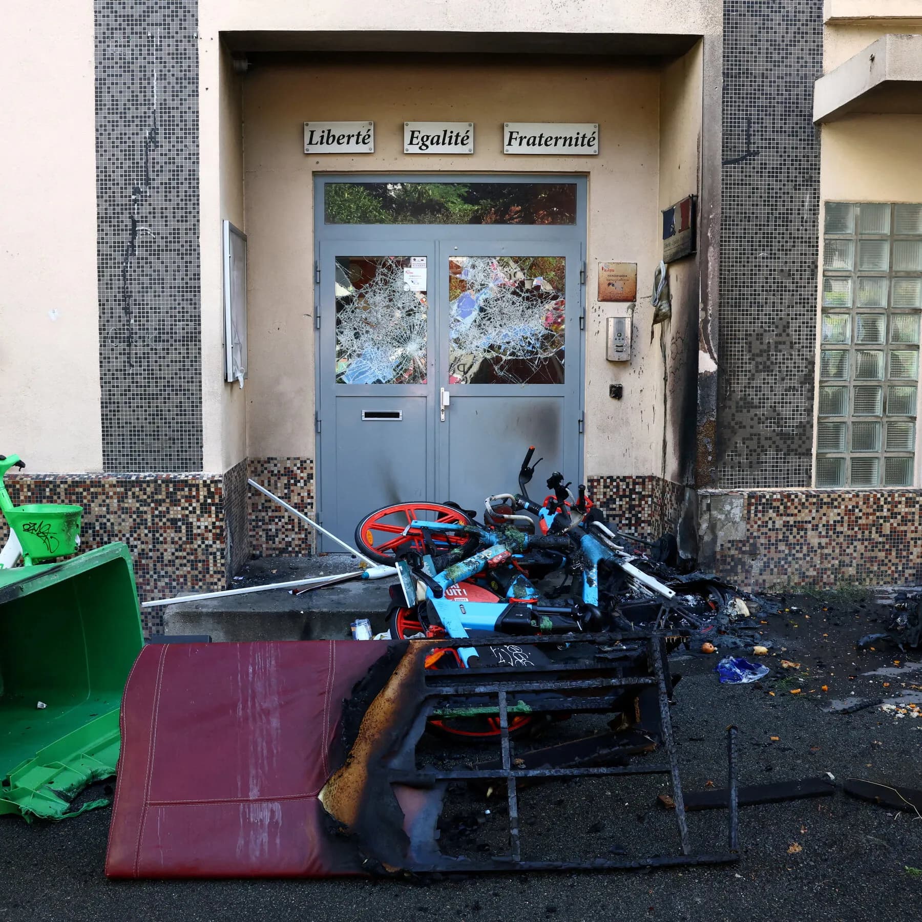 Strikes, Barricades and Fiscal Turmoil: An Autumn of Discontent Grips France