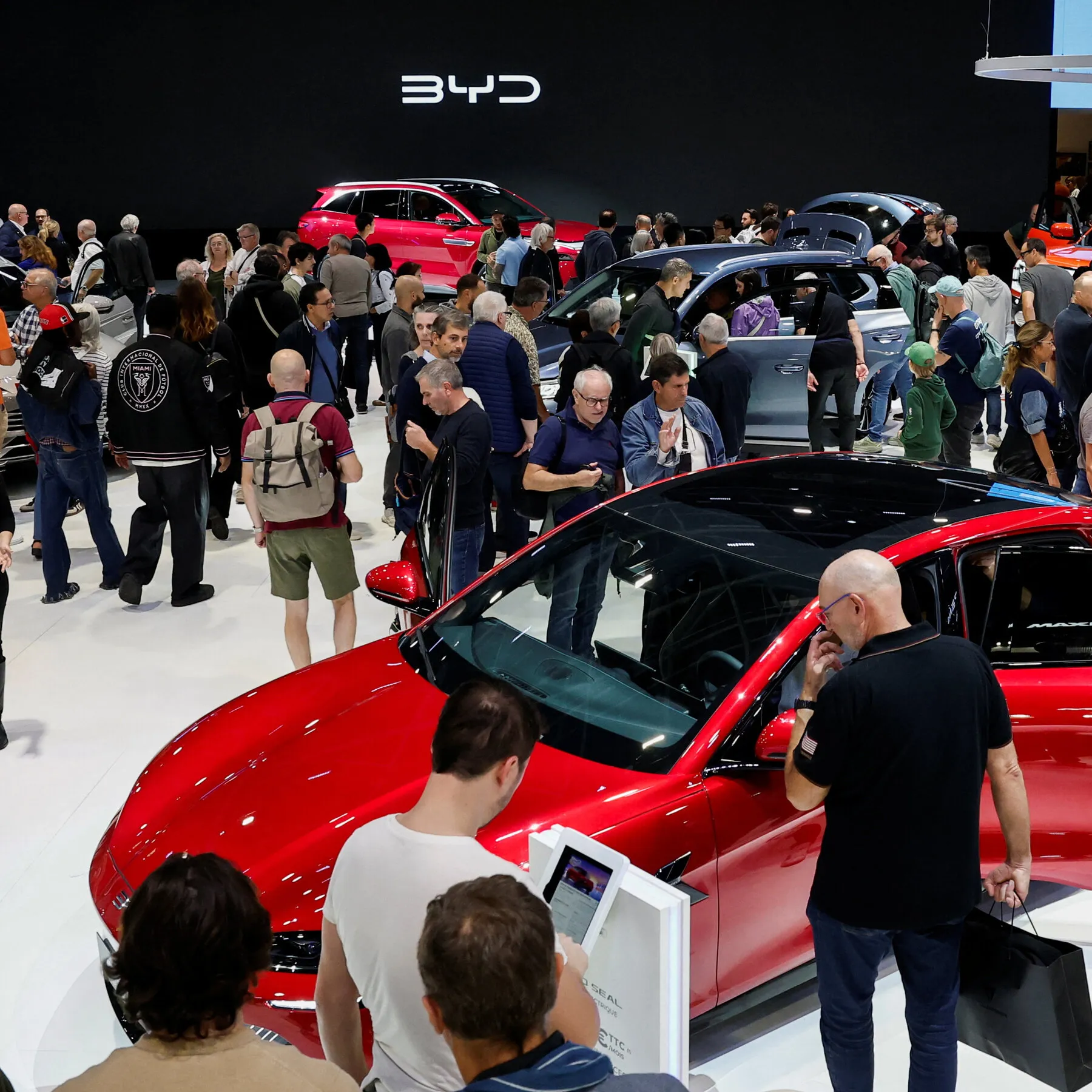 Chinese Carmakers, Once a Sideshow, Take Center Stage at Paris Motor Show