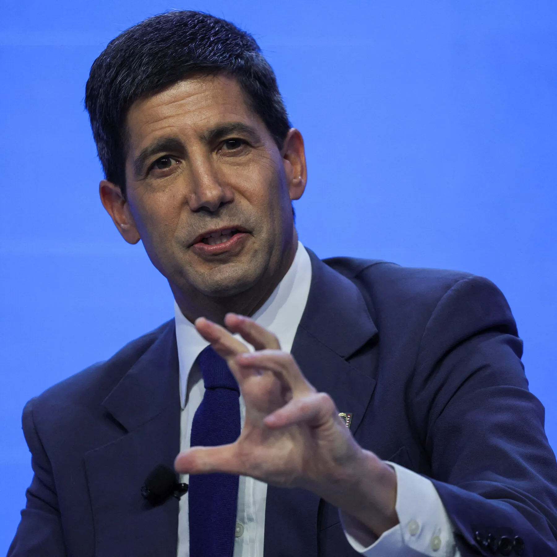 Warsh Vows Price Stability as A.I. Delivers ‘Shock’ to Economy