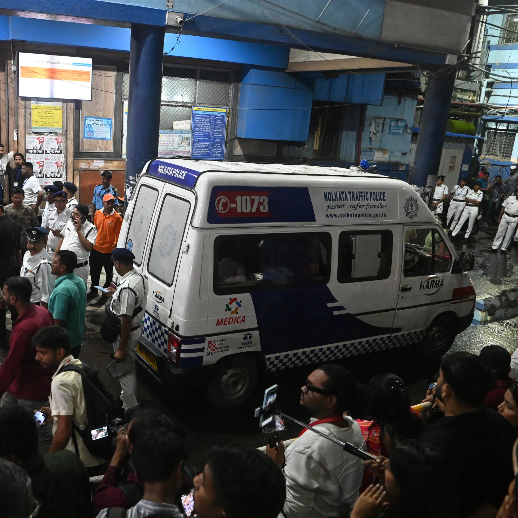 17 Dead, Dozens Injured After Stampede at Indian Religious Event