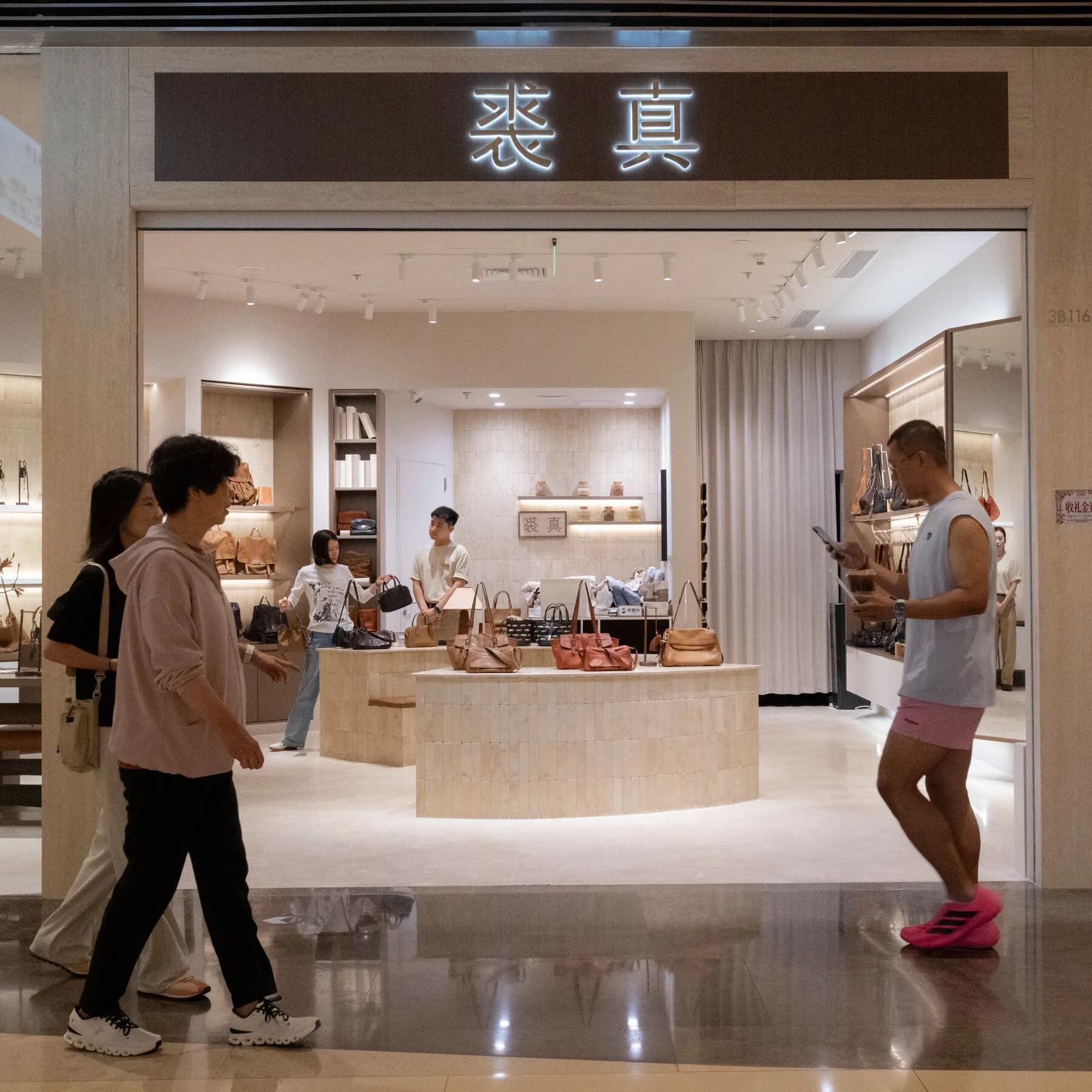 China’s Export Boom Fuels Growth Despite Slump at Home