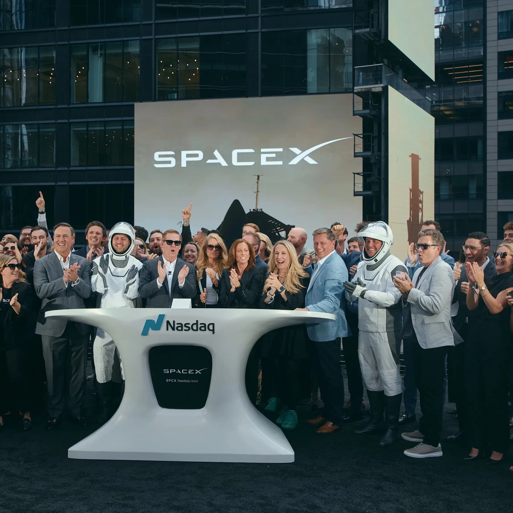 SpaceX Swings to a Profit, as A.I. Business Grows