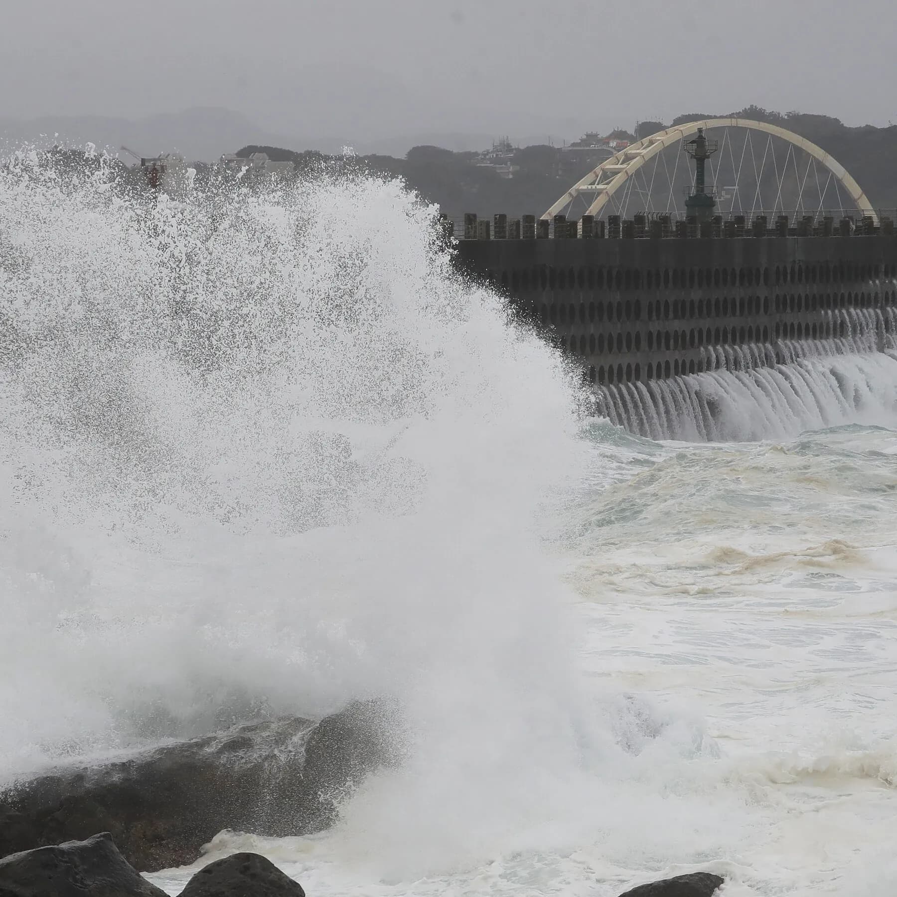 As Typhoon Champi Nears, Taiwan’s Mayors Bet on a Popular Day Off